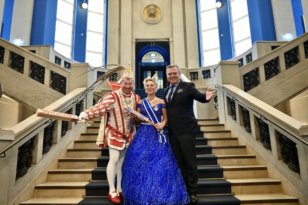 Prinz Andreas I. & Venetia Evelyn und Hoteldirektor Carsten Fritz © Lokalbüro