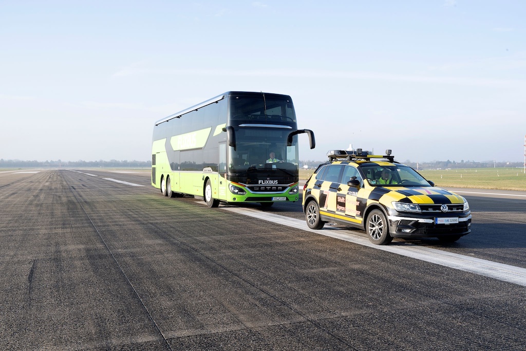 Mit drei Verbindungen ist FlixBus am Flughafen Düsseldorf gelandet. Das globale Travel-Tech-Unternehmen stärkt die Anbindung des Airports. Fotos: Flughafen Düsseldorf / Giulio Coscia