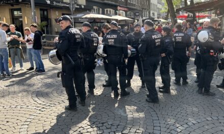 Enorm hohes Einsatzaufkommen zu Halloween in der Düsseldorfer Altstadt