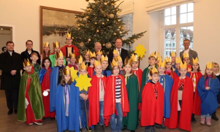 Sternsinger zu Gast im Rathaus