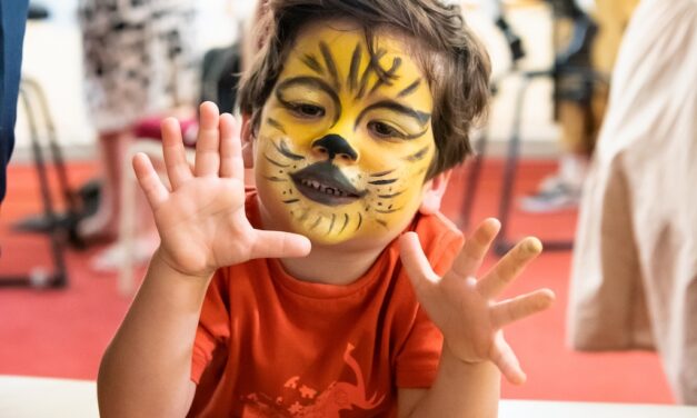 Junge Oper feiert Premiere beim Kinderkarnevalsumzug