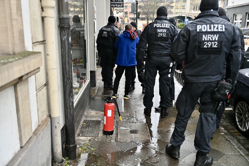 Symbolbild Polizei in der Altstadt zu Karneval © Lokalbüro