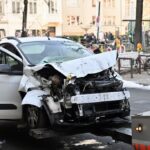 Schwerer Verkehrsunfall in der Düsseldorfer Innenstadt: Fahrer aus PKW befreit