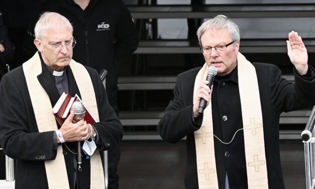 Kritik von Stadtdechant und Stadtsuperintendent an Bezahlkarte für Geflüchtete