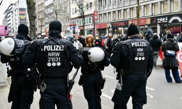 Polizeimeldung: Mehrere Demonstrationen in Düsseldorf – Friedlicher Verlauf trotz Verkehrsbehinderungen und sechs Strafanzeigen