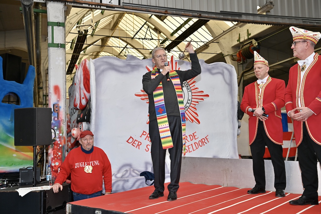 Segnung durch Stadtdechant Frank Heidkamp © Lokalbüro