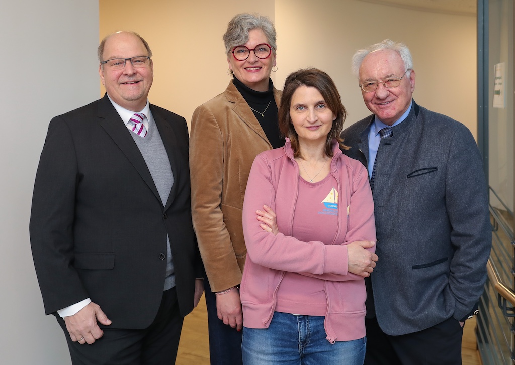 vl.nr. Dr. Holger Stiller, Claudia Osterhus, Dr. Laura Trocan, Norbert Hüsson © Hans-Jürgen Bauer für Regenbogenland