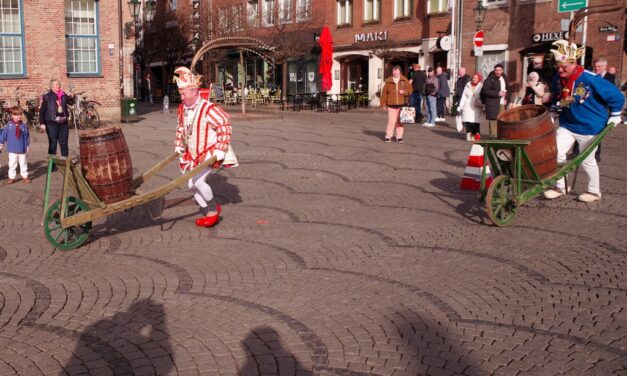 Tonnenrennen in Niederkassel: Prinzenpaar siegt im Training