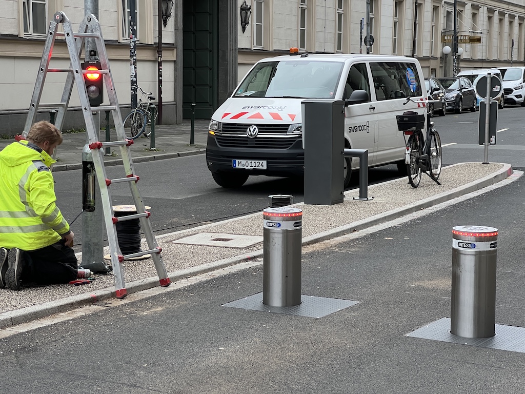 Hubpolleranlage an der Mühlenstraße © Lokalbüro