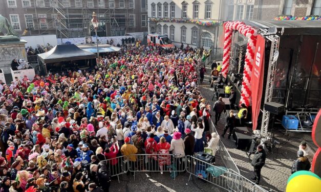 Bilanz der Düsseldorfer Polizei zu Altweiber: Einsatzleitung zieht positives Fazit