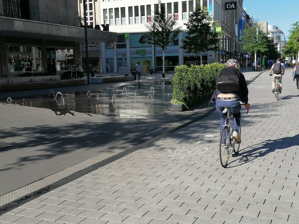 Radfahrer auf der Schadowstraße © Lokalbüro