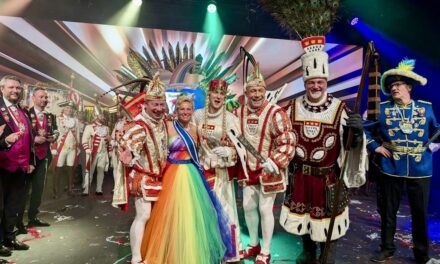 KG Regenbogen ernennt Kölner Dreigestirn zu Ehrenmitgliedern