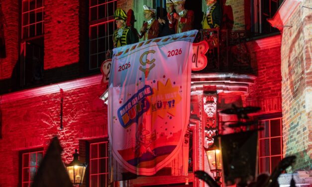 Karnevalsmotto 2026: „MER BLIEWE BUNT – EJAL WAT&nbsp;KÜTT!“