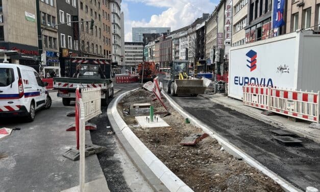 Baumaßnahmen am Wehrhahn gestartet: Verkehrseinschränkungen wegen Asphaltarbeiten