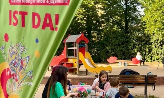 KRASS e.V. – Kulturelle Bildung für Kinder und Jugendliche fährt nach der Winterpause wieder zu Düsseldorfer Spielplätzen