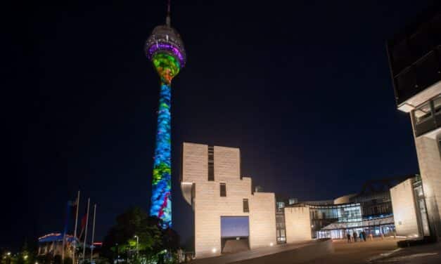Kunst trifft Architektur: Rheinturm wird zur leuchtenden Bühne für Elena Panknin