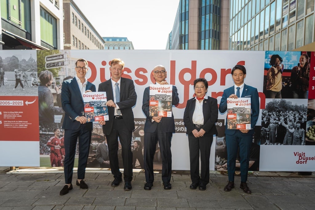 v. l. n. r. Jens Ihsen, Geschäftsführer Visit Düsseldorf, Burkhard Hintzsche, Stadtdirektor der Landeshauptstadt Düsseldorf, Yoshitaka Tsunoda, Generalkonsul von Japan in Düsseldorf, Yurie Takagi, Inhaberin der japanischen Buchhandlung "Takagi Books & More", Taiki Hirooka, Japan Community Manager von Fortuna 95 © Visit Düsseldorf