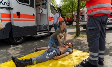 Ordnungsamt und Feuerwehr präsentieren sich auf der Blaulichtmeile der Bundeswehr