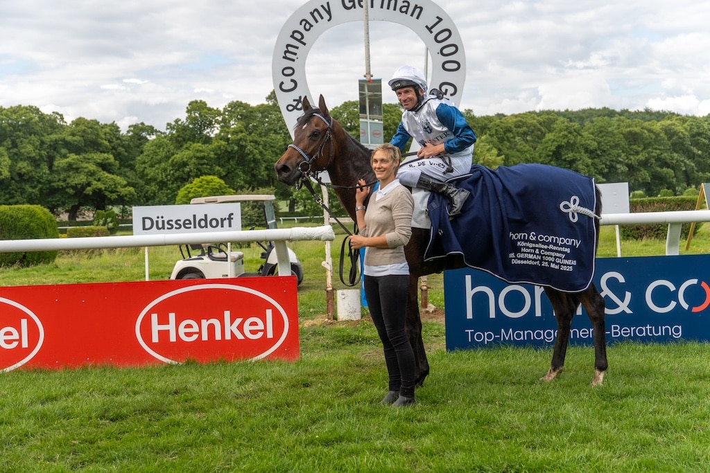 Lady Ilze siegt unter Adrie de Vries in den Horn und Company - 105. German 1000 Guineas © LB / Olaf Oidtmann