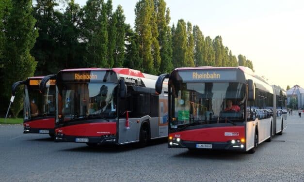 Rheinbahn hilft schnell und unkompliziert mit sechs Gelenkbussen