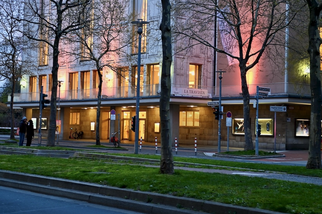 Opernhaus an der Heinrich-Heine-Allee © Lokalbüro