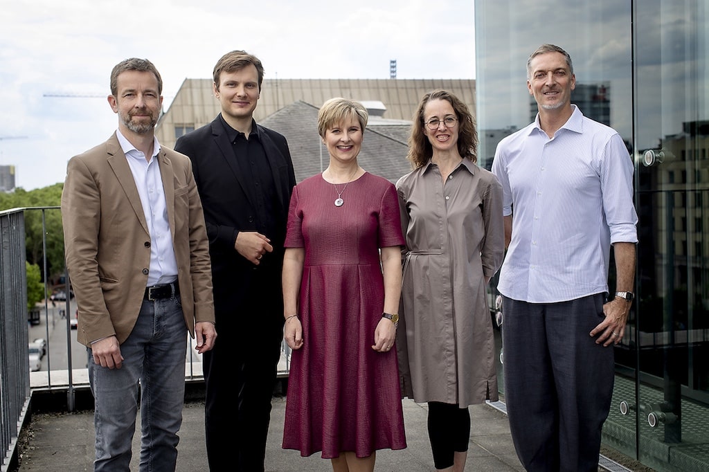 Das Leitungsteam der Deutschen Oper am Rhein: Marwin Wendt (Kommissarischer Künstlerischer Leiter), Vitali Alekseenok (Chefdirigent), Alexandra Stampler-Brown (Geschäftsführerin), Bridget Breiner (Chefchoreographin), Raphael Coumes-Marquet (Ballettdirektor). FOTO: DOR/Anne Orthen