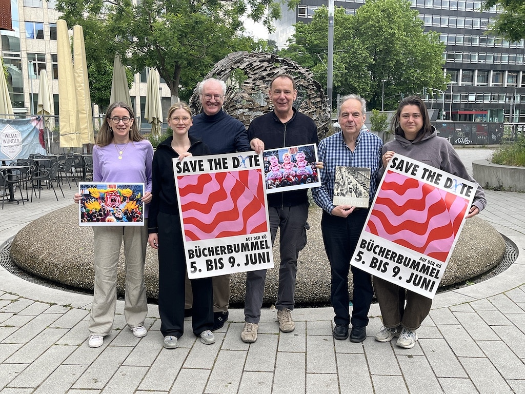 Bücherbummel an der Kö vom 5. Bis 9. Juni. Darauf freuen sich Sandra Kügler, Zentralbibliothek, Ellen Mülders, Zakk, Jürgen Kron, Bücherbummel e.V., Satiriker Jacques Tilly, Arnold Pascher, Bücherbummel e.V., und Caro Baum, Zakk. © Manfred Fammler