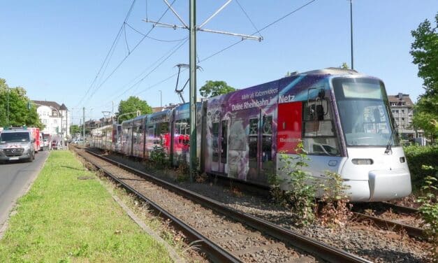 Schwerer Straßenbahnunfall in Düsseldorf-Holthausen