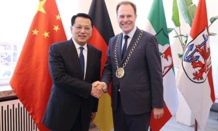 Delegation aus Düsseldorfs chinesischer Partnerstadt Chongqing zu Gast im Rathaus