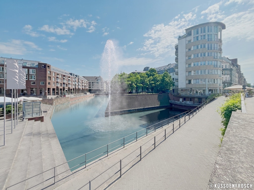 Die Grafik zeigt eine mögliche Variante zur Neugestaltung des Alten Hafens in Düsseldorf. © Visualisierung: Küss den Frosch Die Grafik zeigt eine mögliche Variante zur Neugestaltung des Alten Hafens in Düsseldorf. © Visualisierung: Küss den Frosch