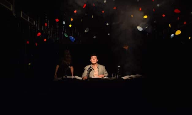 Einstimmen auf den Düsseldorfer CSD: Live-Hörspiel “America” und das “Rote Sofa” mit Regisseur Marvin Wittiber