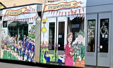 Mit dem größten Fahrgeschäft zur Rheinkirmes