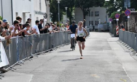 Himmelgeister Brückenlauf 2025: Kultlauf trotzt Hitze und setzt Zeichen für Diversität