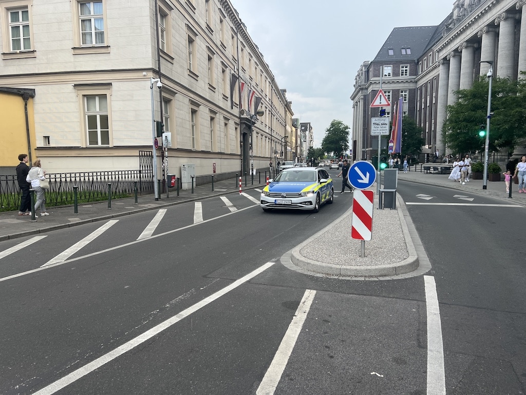 Auch das Ordnungsamt durchquerte die außer Betriebe genomme Polleranlage © Lokalbüro