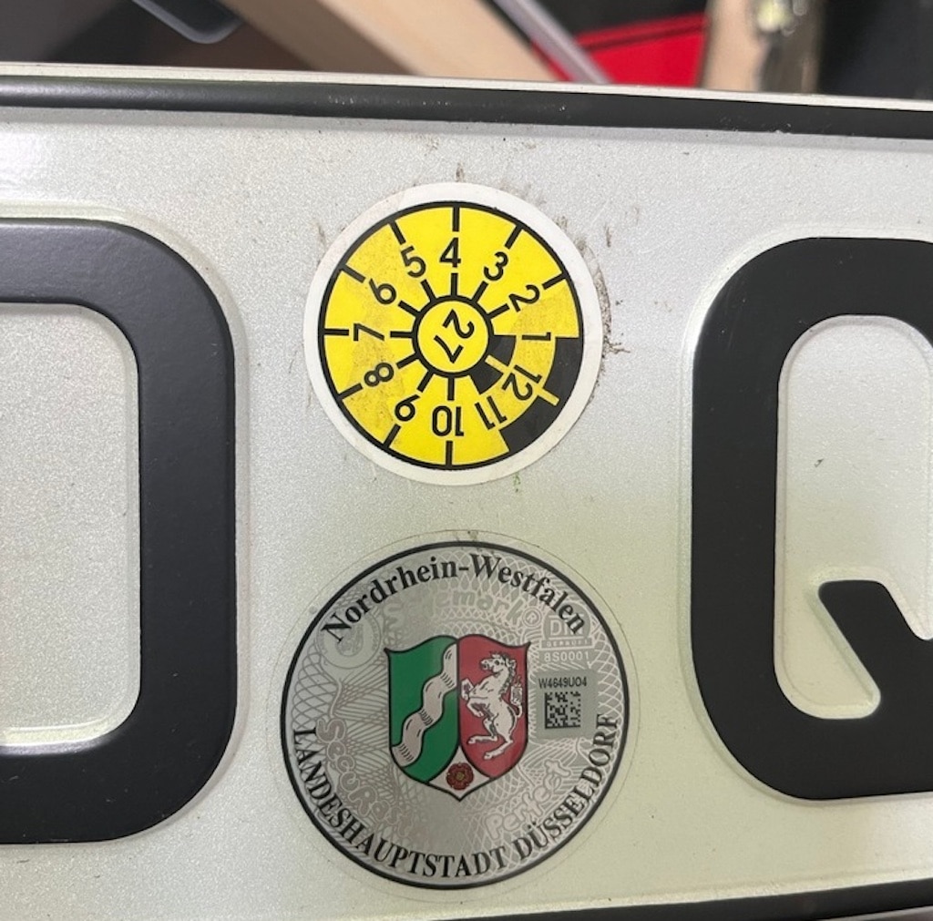 Gefälschte HU Plakette © Polizei Düsseldorf