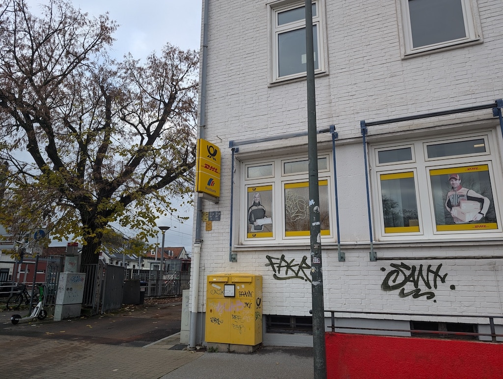 Der neue Standort der Postfiliale ist auf der Arnheimer Straße 42 ( Hiert ds alte Postgebäude in der St. Görres Straße © Gabriele Schreckenberg