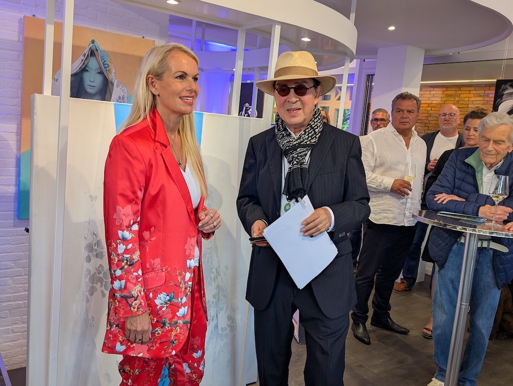 Yvonne Erdmann und Kanjo Také bei der Eröffnung © Gabriele Schreckenberg