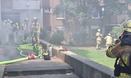 Kellerbrand in Mehrfamilienhaus – Feuerwehr Düsseldorf im Einsatz