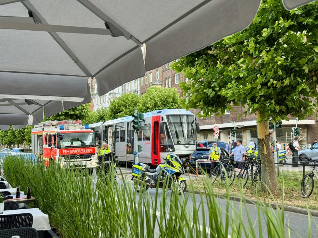 Unfall auf der Luegallee @ Uwe Ernsmann