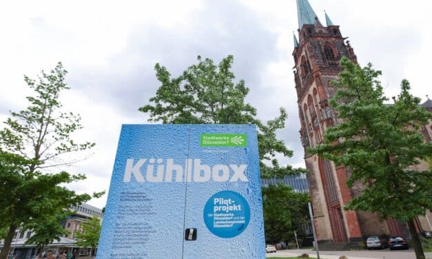 Am Kirchplatz wird erstmals ein neuer Brumisateur getestet