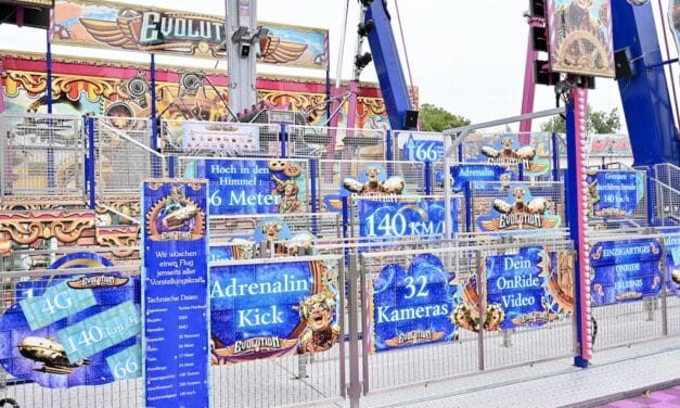 Größte Kirmes am Rhein: Flugspaß mit 140 km/h