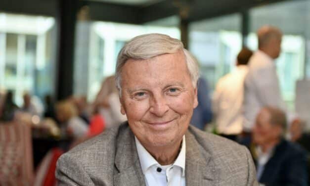 Ein Politiker, der einfach begeistert — Wolfgang Bosbach in Düsseldorf gefeiert