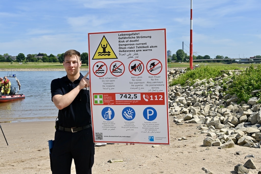 Eines der ältern Warnschilder am Paradiesstrand © Lokalbüro