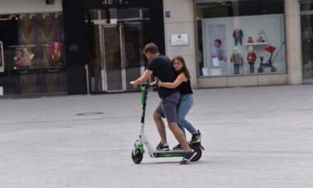 Heerdt: Schwerer E‑Scooter-Unfall – Frau schwer verletzt – Verdacht auf Trunkenheitsfahrt