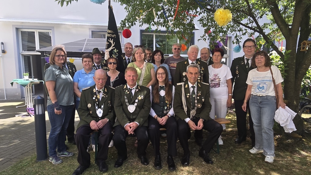 Friedrichstädter Reserve mit ihren Damen beim Sommerfest. © Thomas Grohs