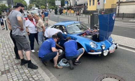 Mühlenstraße: Hubanlage beschädigt wertvollen Oldtimer schwer