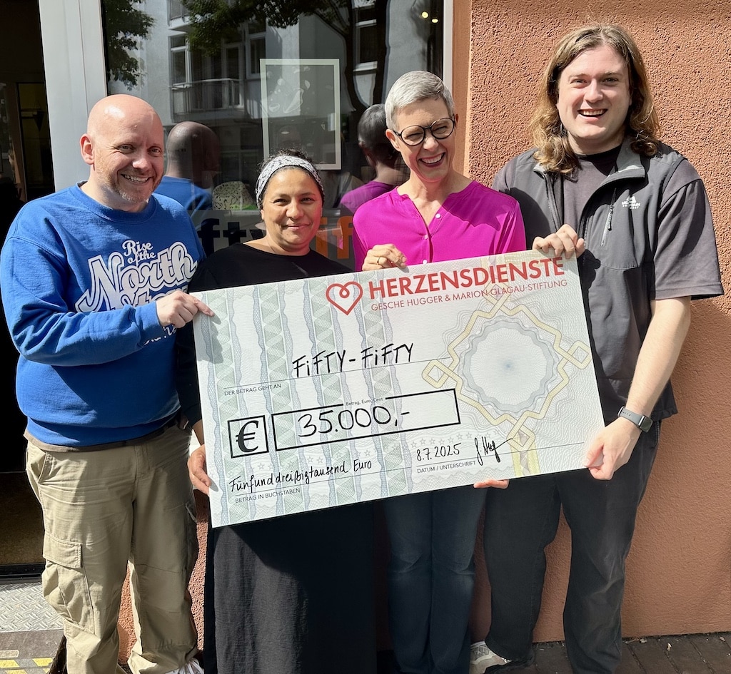  von rechts: Kai Ansorge und Geanina Domnica, Gesche und Liv Hugger von Herzensdienste © Hubert Ostendorf