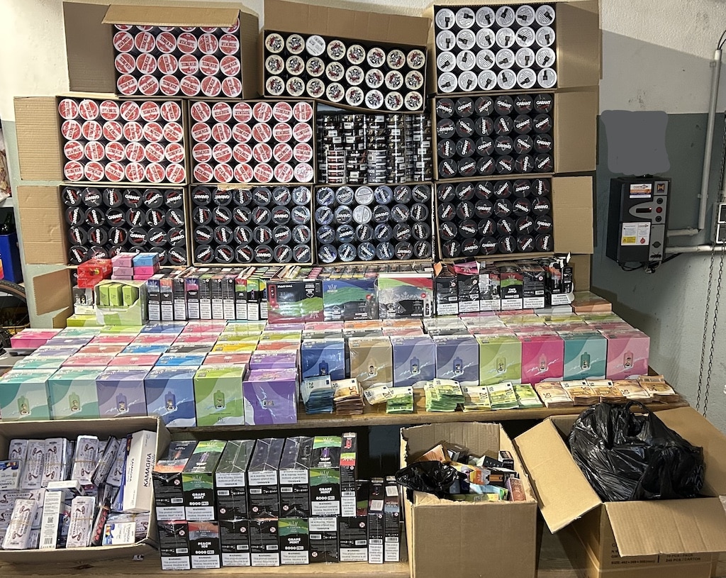 Sichergestellte Waren und Geld © Polizei Düsseldorf