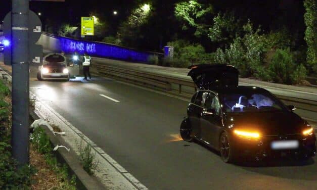 Illegales Autorennen in Düsseldorf: Vier Verletzte im Rheinalleetunnel