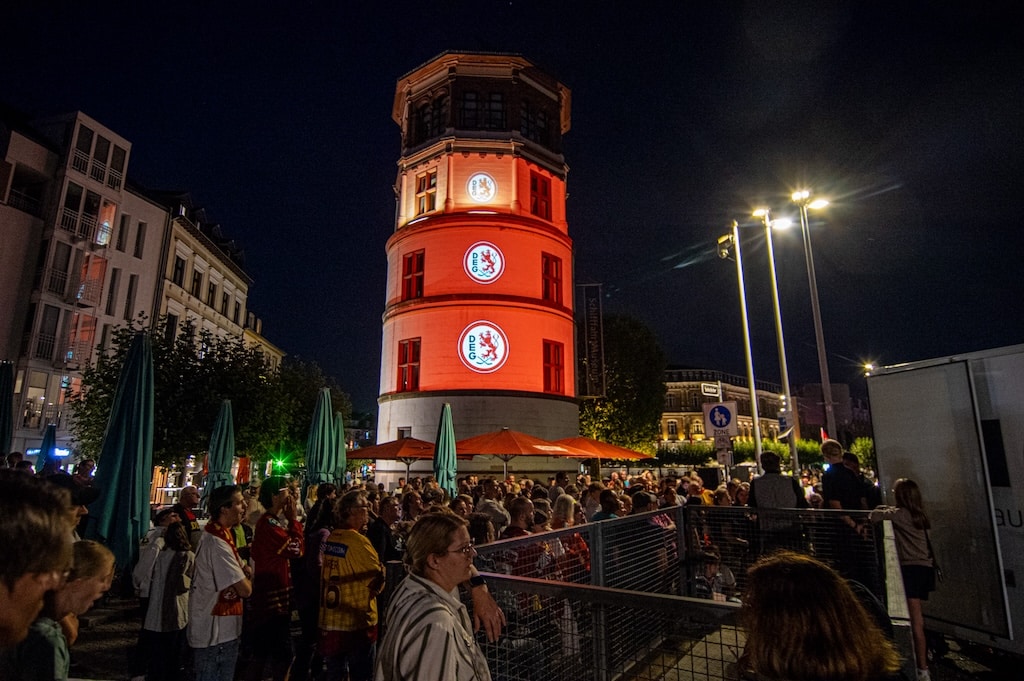 Trikotshow am Schlossturm © LB / Olaf Oidtmann